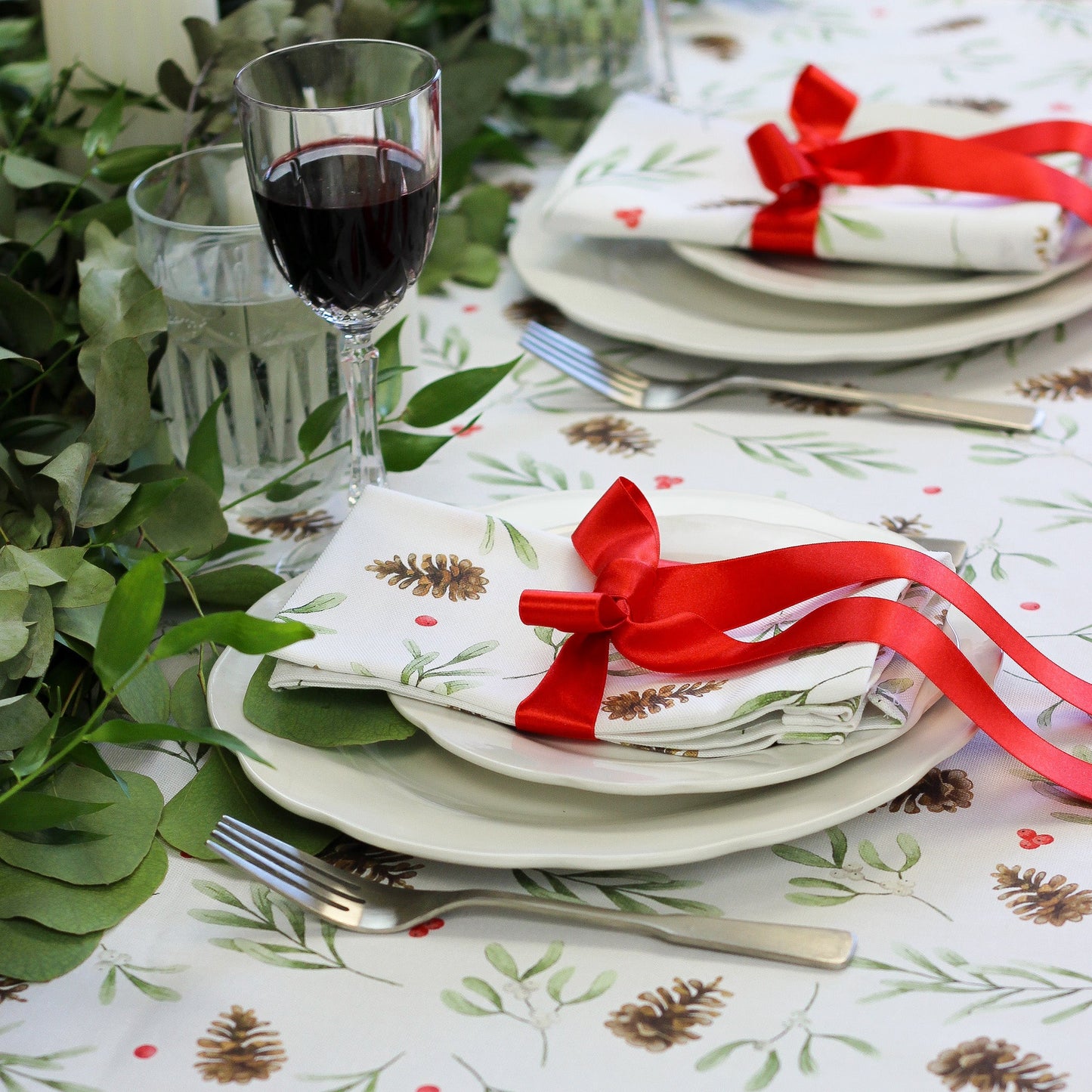 Red Mistletoe Napkins (Pair)