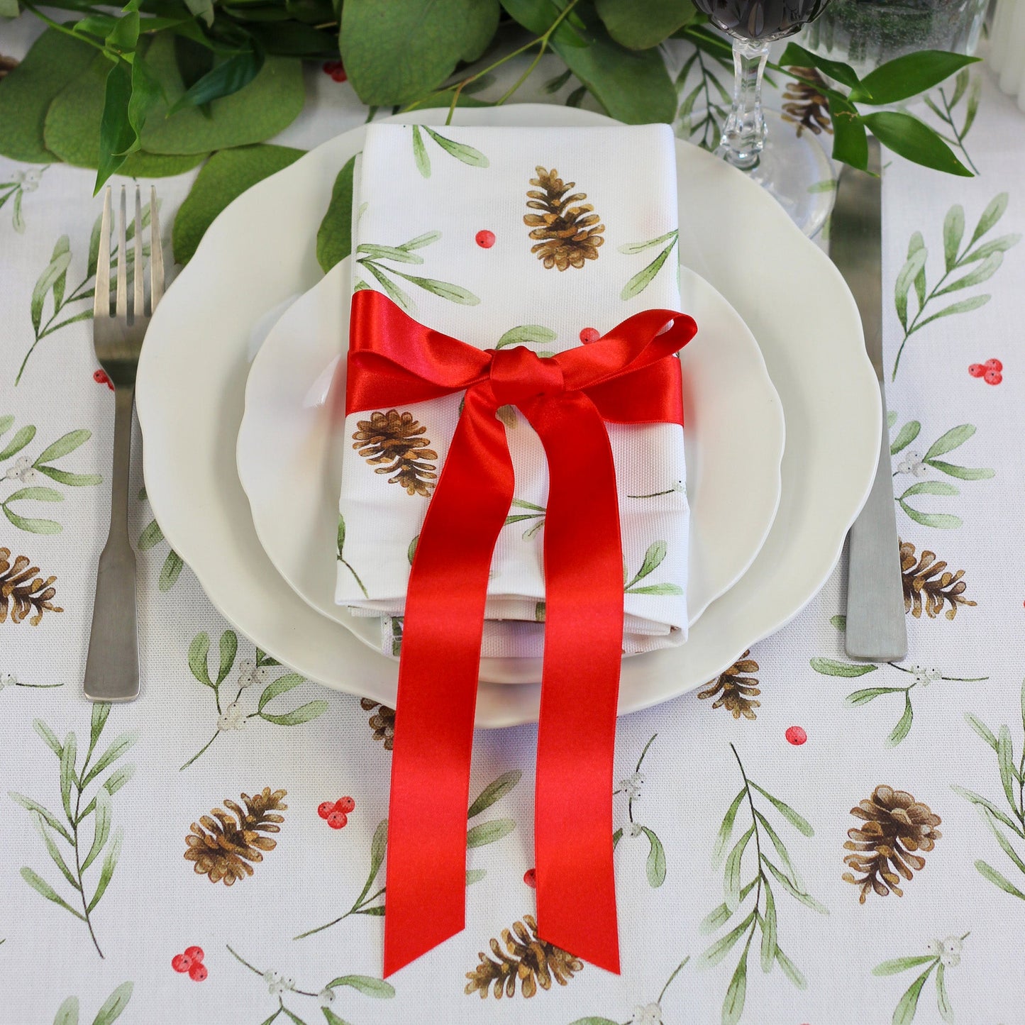 Red Mistletoe Napkins (Pair)